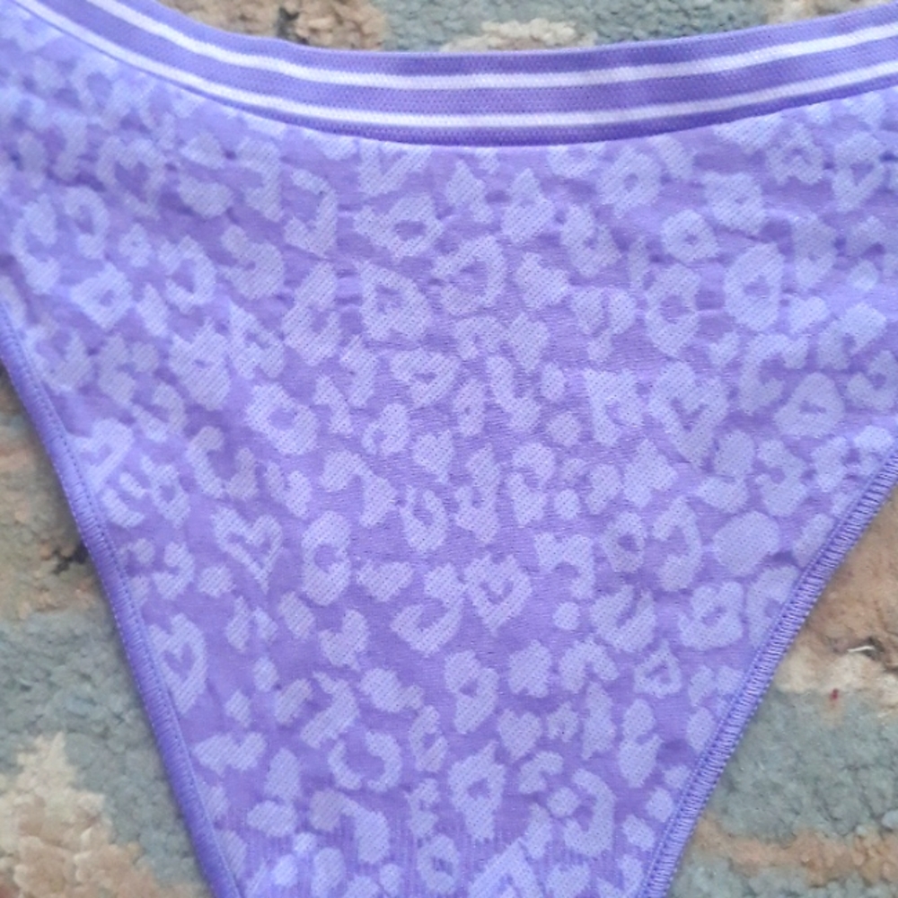 Pink VS thong - Picture 15 of 15
